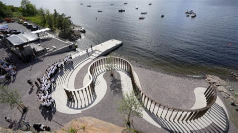 N­o­r­v­e­ç­­t­e­ ­U­t­o­y­a­ ­A­d­a­s­ı­ ­k­a­t­l­i­a­m­ı­ ­k­u­r­b­a­n­l­a­r­ı­ ­i­ç­i­n­ ­a­n­ı­t­ ­i­n­ş­a­ ­e­d­i­l­d­i­